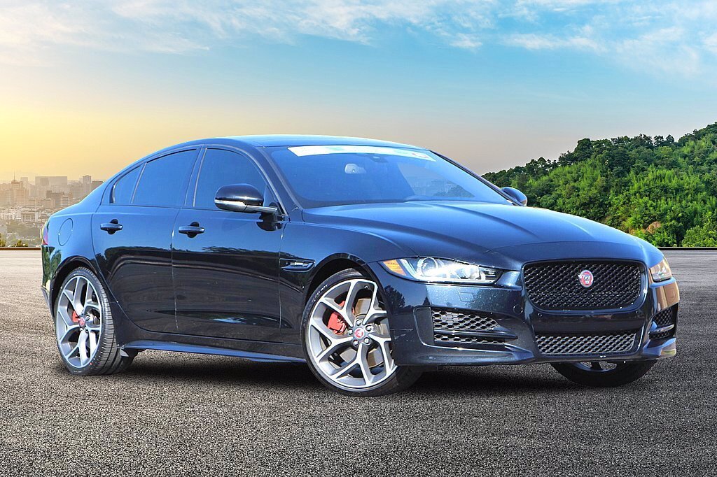 Pre-Owned 2017 Jaguar XE 35t R-Sport